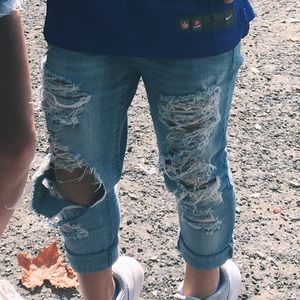 MOSSIMO SUPPLY Co. distressed boyfriend fit blue jeans